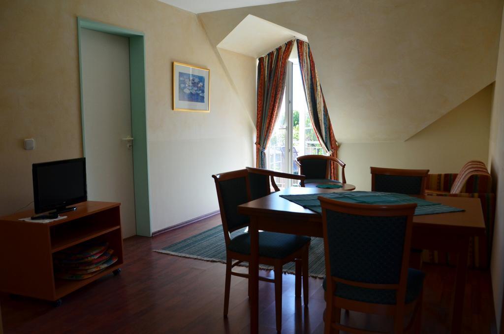 Loui's Wiek Apartment *